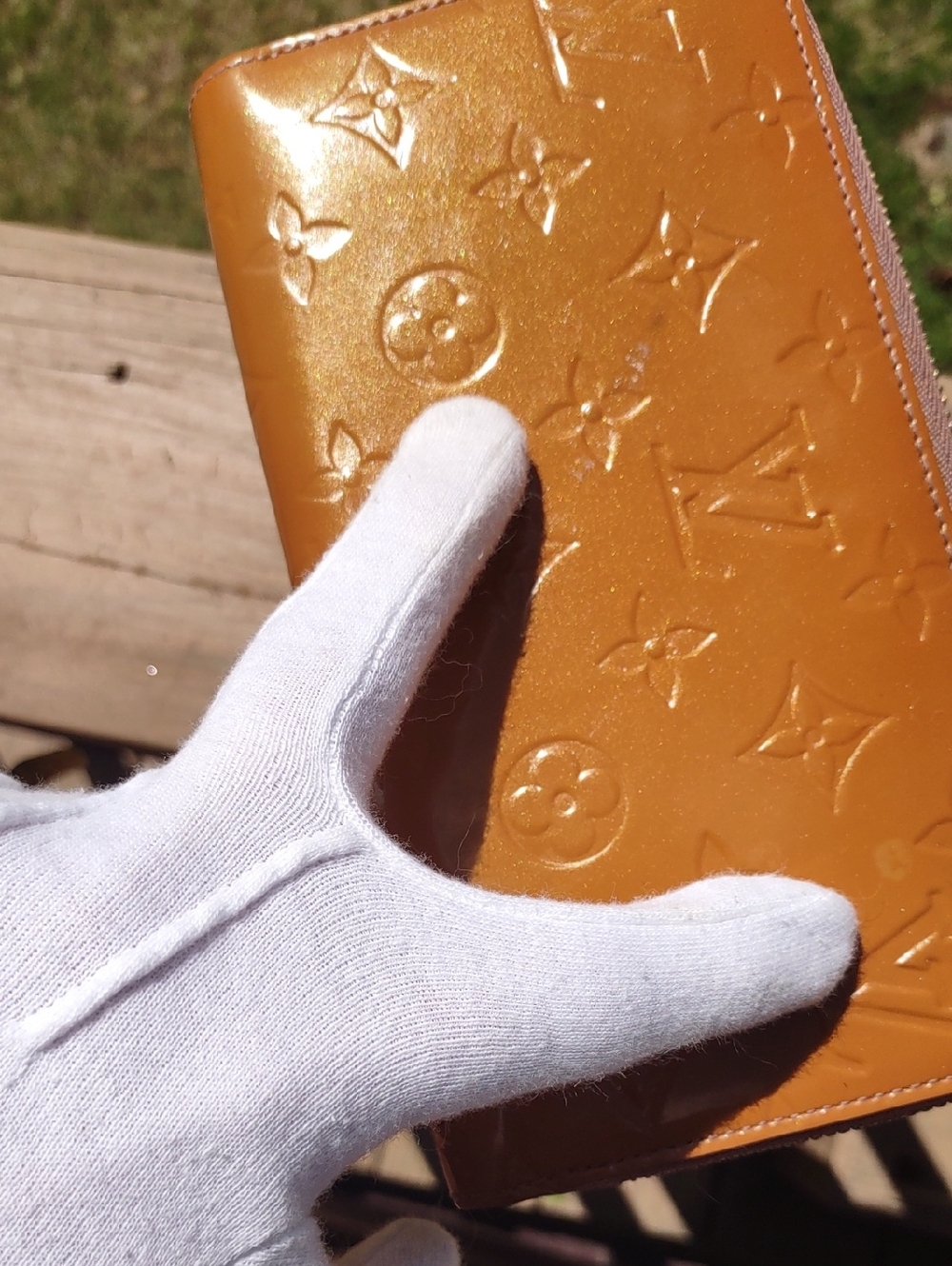Louis Vuitton Vernis Zip-Around Wallet in Butterscotch Gloss Color. - Picture 8 of 16